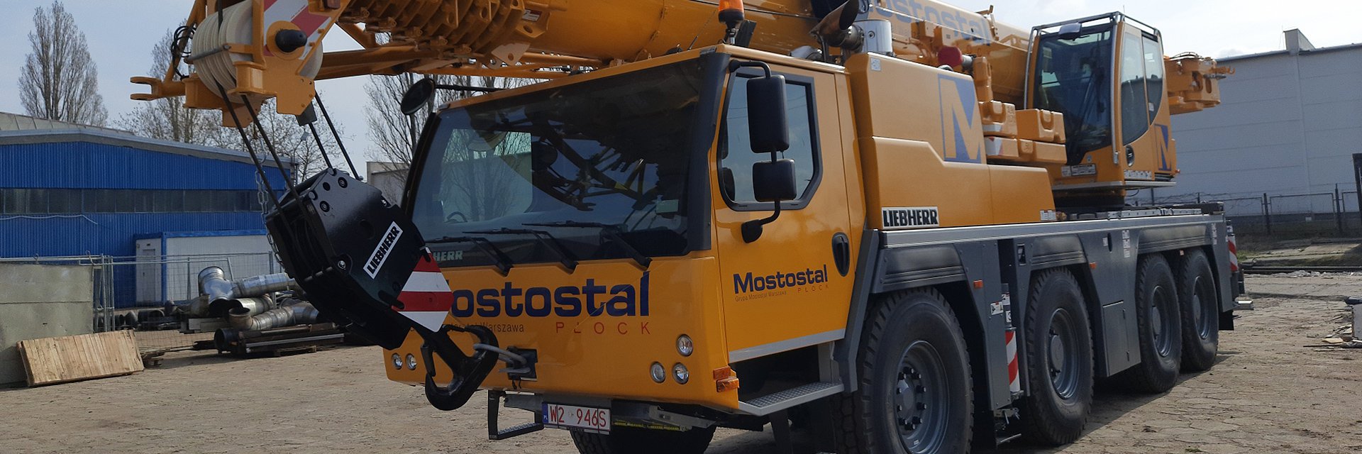 Oferujemy do wynajęcia dźwigi samojezdne i terenowe od 35 ton do 160 ton udźwigu, wraz z operatorem: