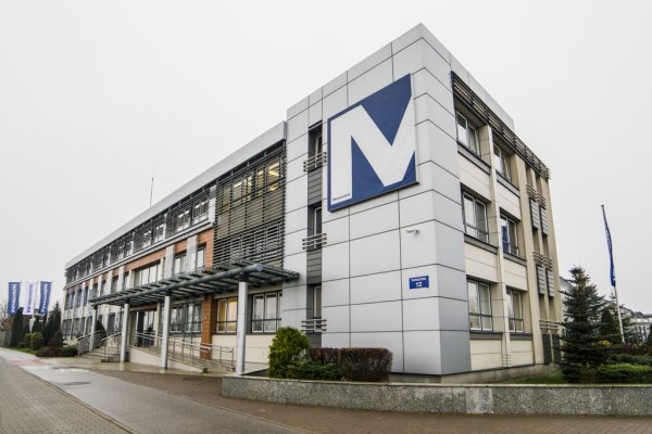 Mostostal Płock z zagranicznym kontraktem na prefabrykację i montaż zbiorników magazynowych